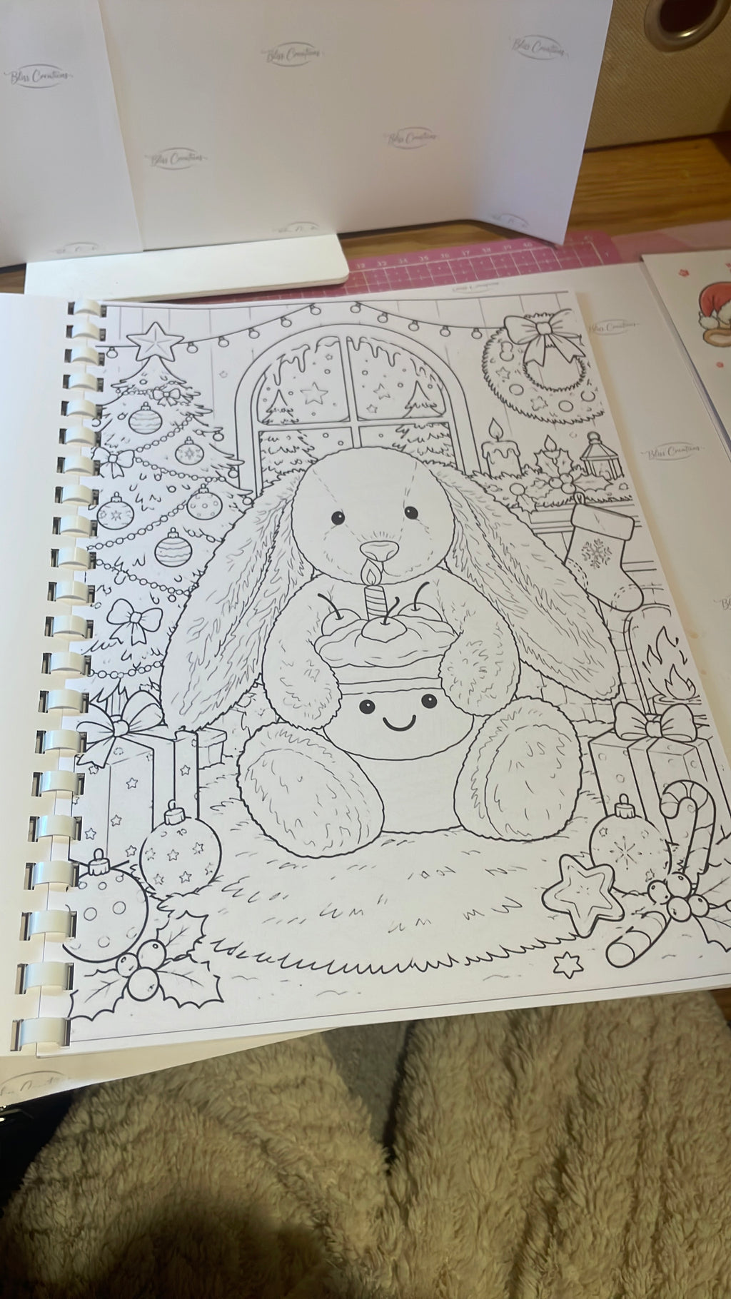 Cuties Christmas colouring activity